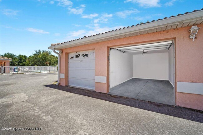 Building Photo - 2097 Hidden Grove Ln