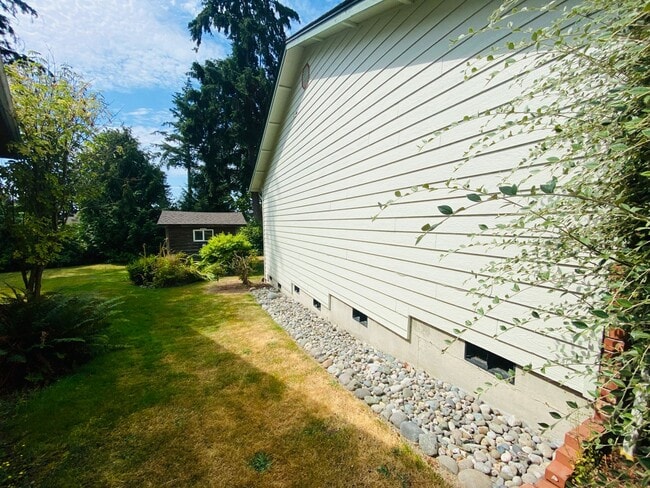 Building Photo - Quiet Duplex in Mount Vernon Neighborhood