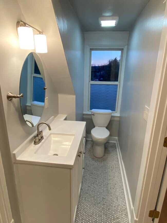 Extra long vanity counter top, window - 769 Delta Ave