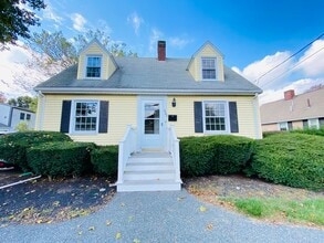 Building Photo - 925 Main St