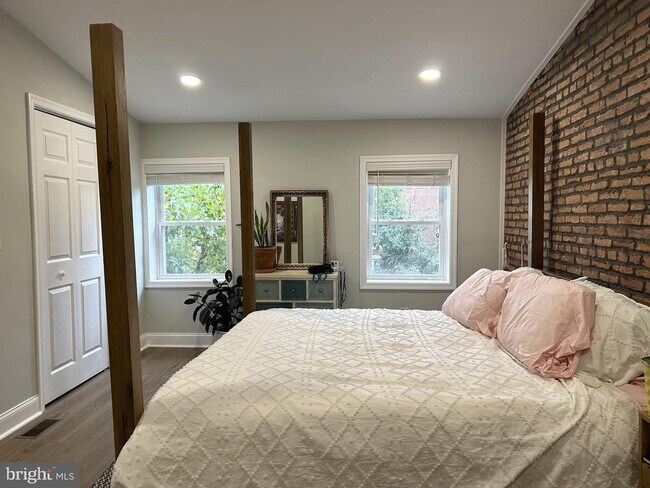Building Photo - Beautifully renovated 3-bedroom, 2-bathroom home in the highly sought-after Canton/Fells Point ne...