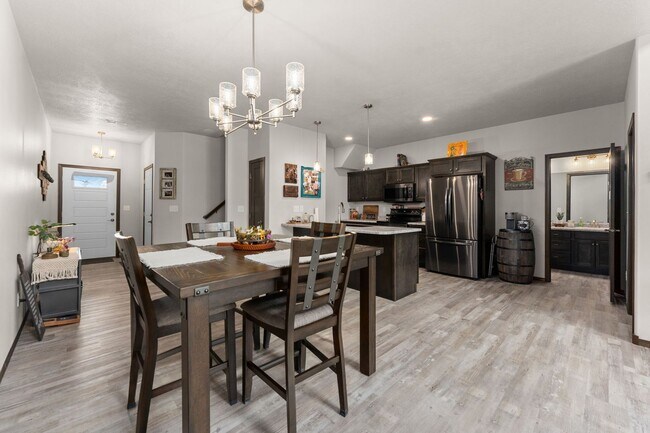 Building Photo - 4500 E Whisper Ridge Pl