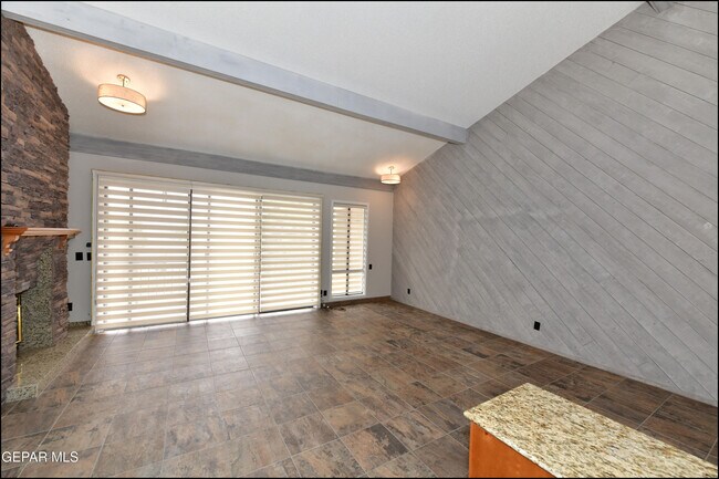 Building Photo - 5900 Mira Hermosa Dr