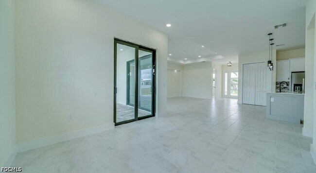 Building Photo - 141 SW 37th Pl