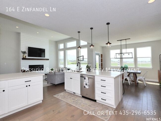 Building Photo - 164 E Zinfandel Ln