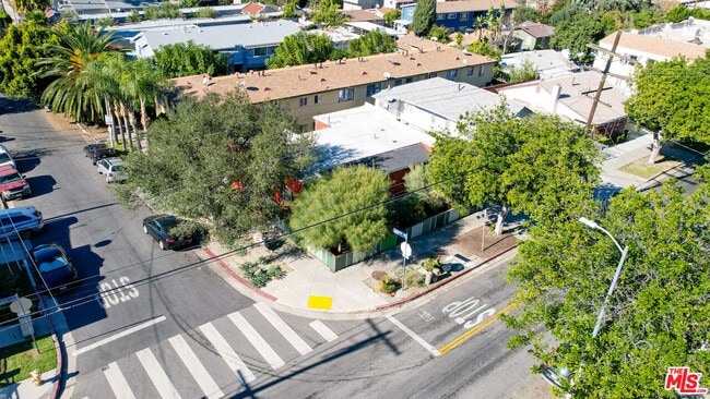 Building Photo - 951 N Hoover St