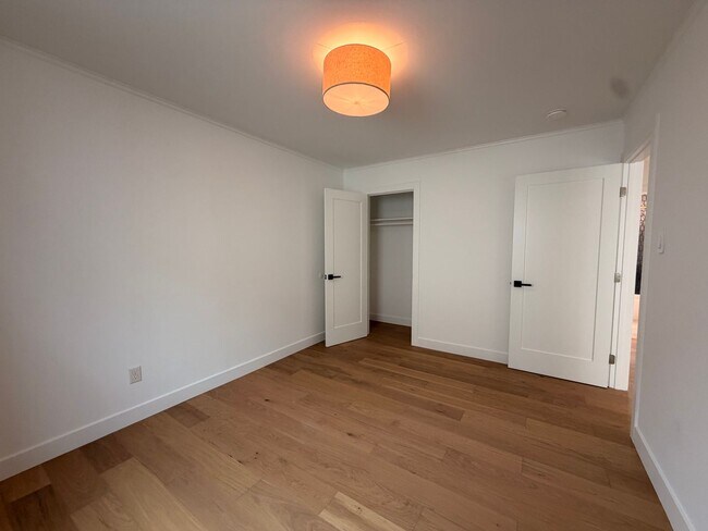 Building Photo - Spacious 4 Bedroom/2Bathroom Home in South San Francisco!