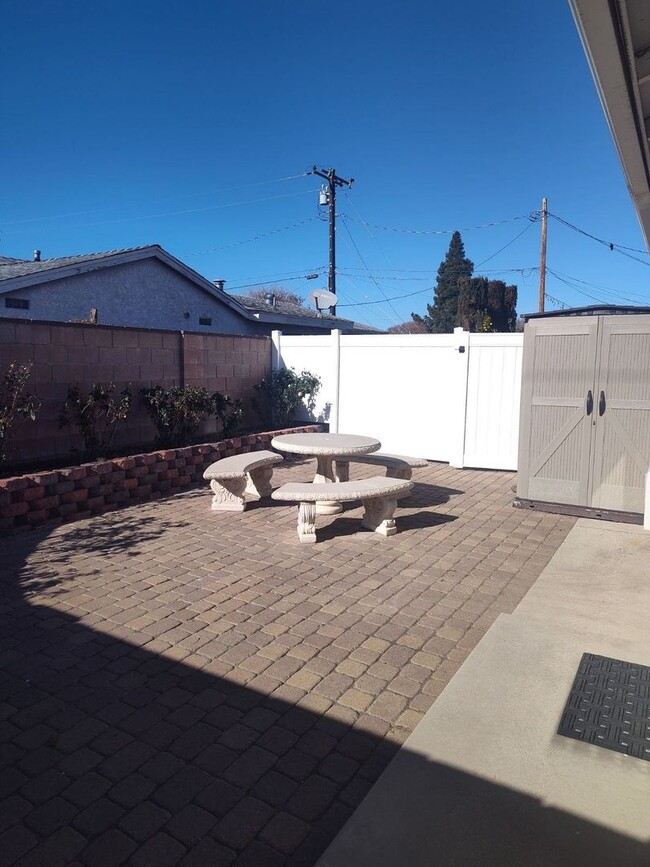 Building Photo - Private Studio for Rent in East Simi Valle...