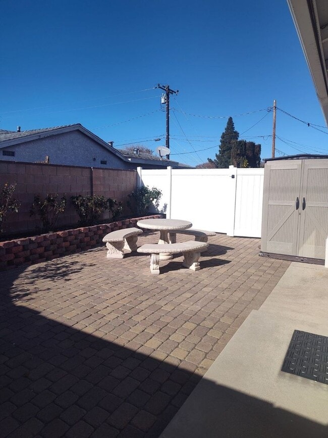 Building Photo - Private Studio for Rent in East Simi Valley Neighborhood