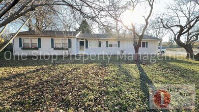 Building Photo - Amazing 3 Bedroom, 1.5 Bathroom in Raytown!