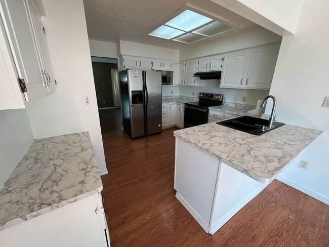 Building Photo - 25% OFF FIRST MONTHS RENT - Beautiful 4 bed 2 bath