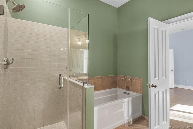 Building Photo - 109 Forest St