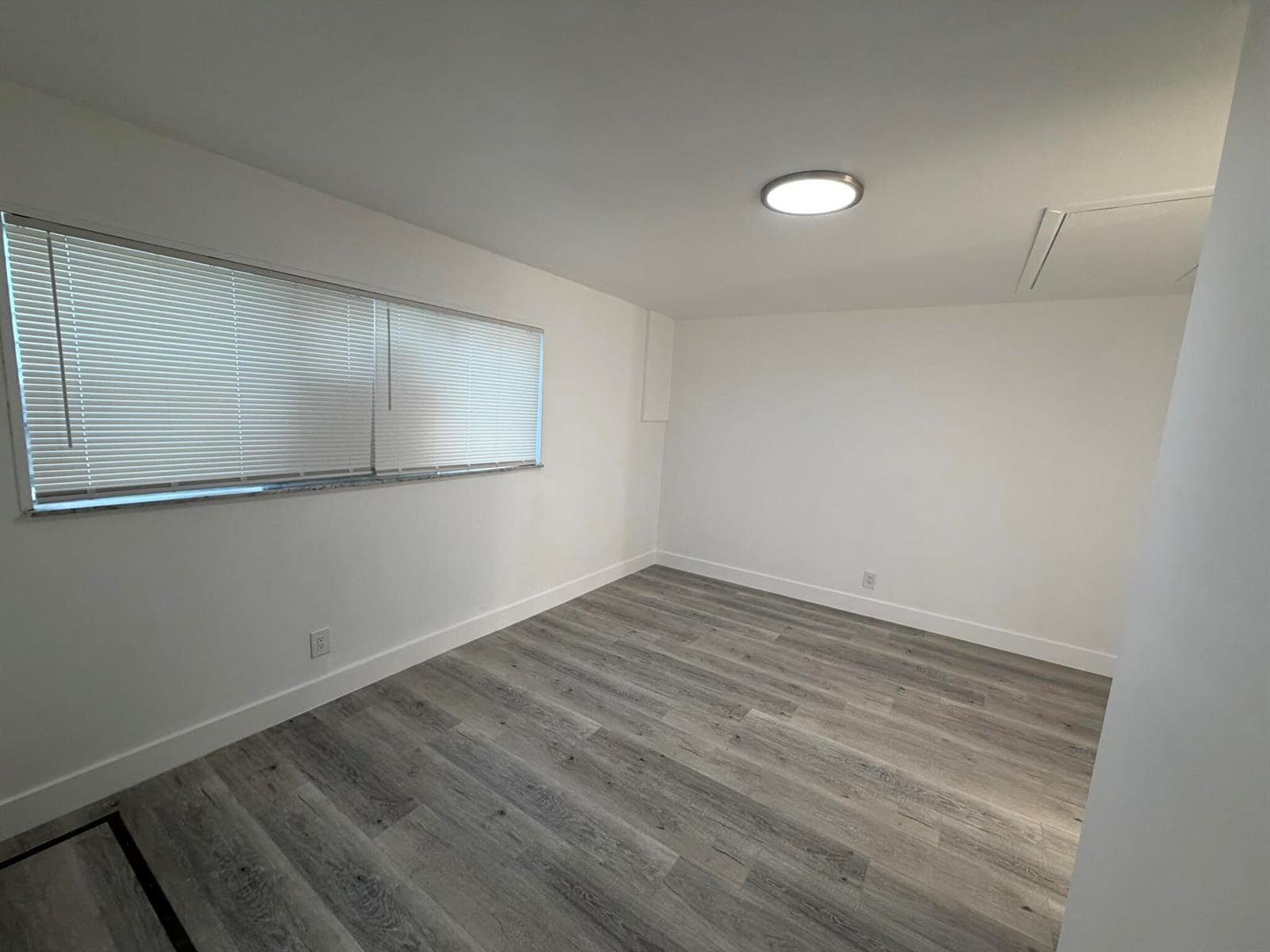 Building Photo - 1131 S N St