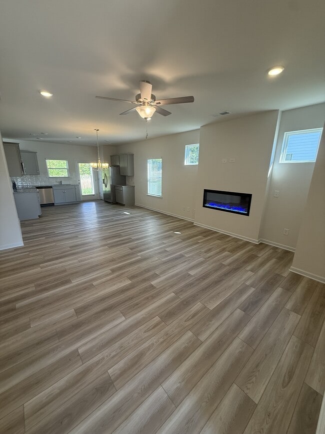 Building Photo - 184 Fair Oak Ln