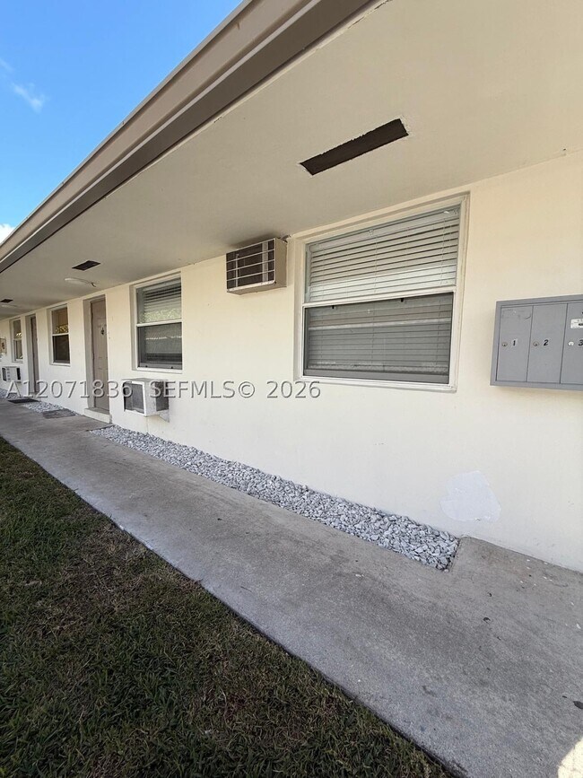 Building Photo - 15941 NE 18th Ct