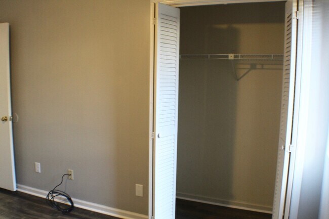 Building Photo - 2 bedroom Condo for rent! Available this A...