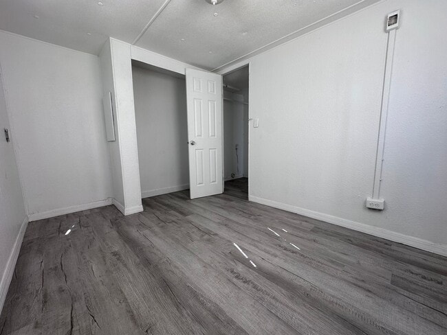 Building Photo - 2Bed 1Bath Rent To Own in Zephyrhills, FL