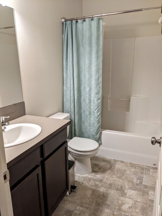 Building Photo - 3 Bed, 2 Bath Single Level Home in SE Bend...