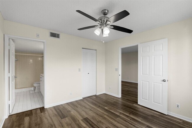 Building Photo - 2226 N Cypress Bend Dr