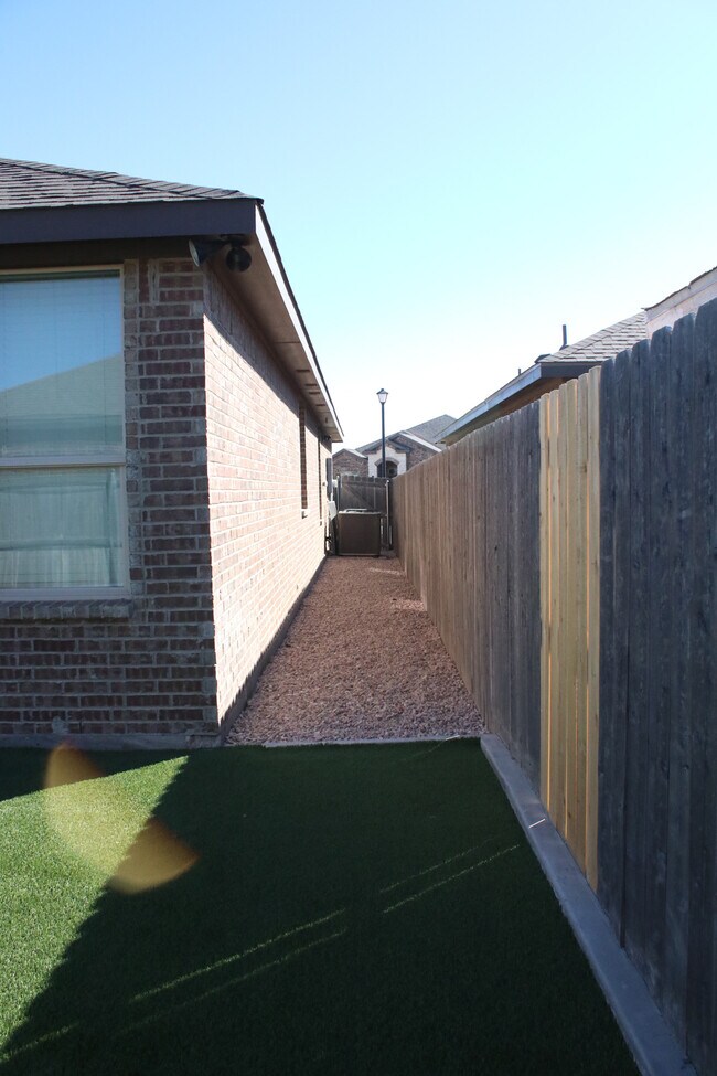 Building Photo - 6814 Colony Rd