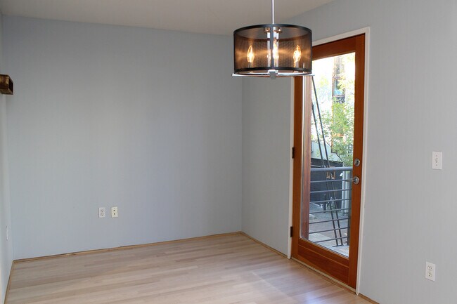 Building Photo - Lovely 3 Bed, 2 Bath Townhouse in North Tabor