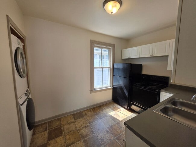 Building Photo - South Wedge U of R Area Large 2 Bedroom Available Soon