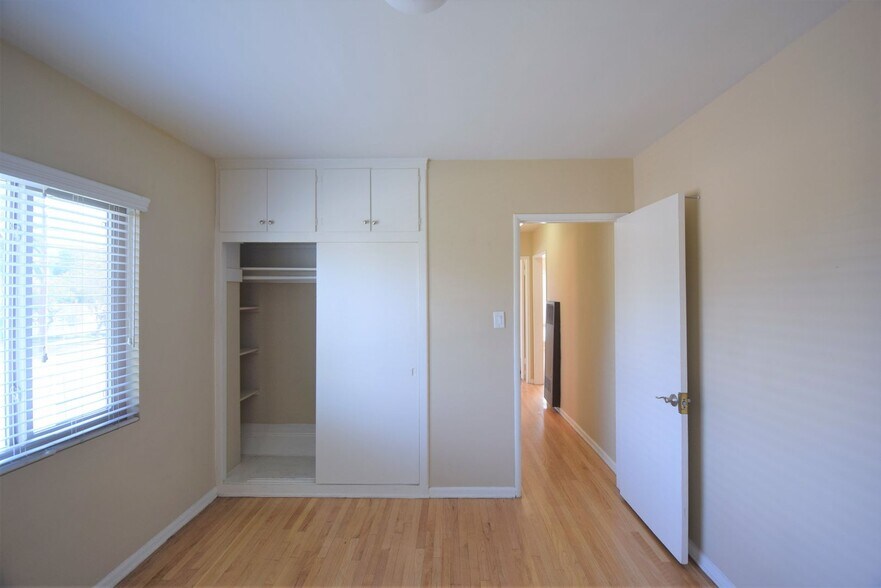 Building Photo - 5103 Cahuenga Blvd