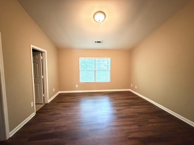 Building Photo - 3329 Fernview Dr