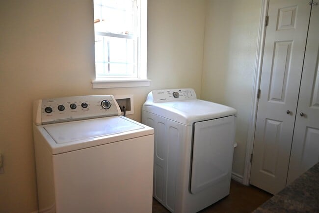 Building Photo - 2460 Wranglers Retreat