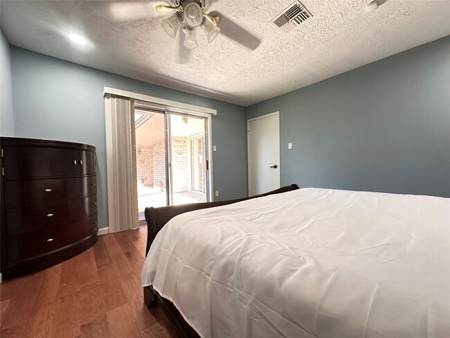 Building Photo - 10902 Bob White Dr