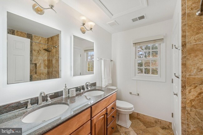 Building Photo - 4 Yellow Plum Ct