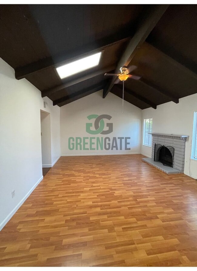 Building Photo - 3 BEDROOM 2 BATH HOME MOVE IN READY IN MODESTO!