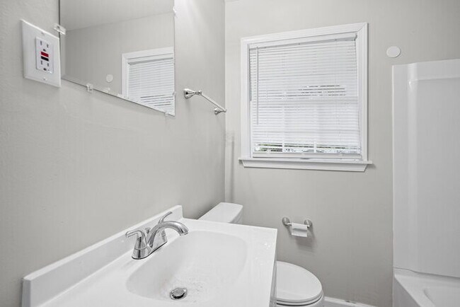 Building Photo - 1381 Laudeen Dr