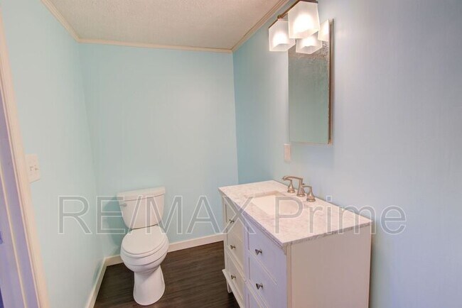 Building Photo - 321 Patrician Dr