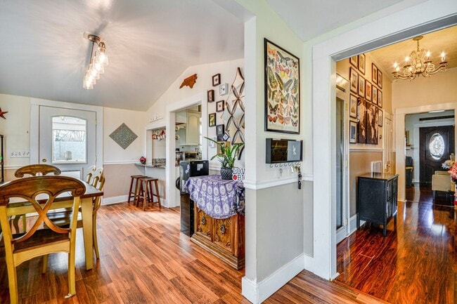 Building Photo - 4 Bed • 2 Bath Furnished Home – Utilities Included