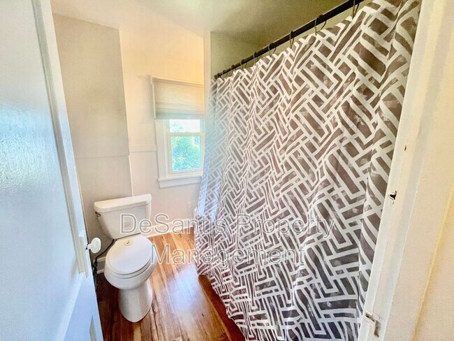 Building Photo - 425 Mt Vernon Ave