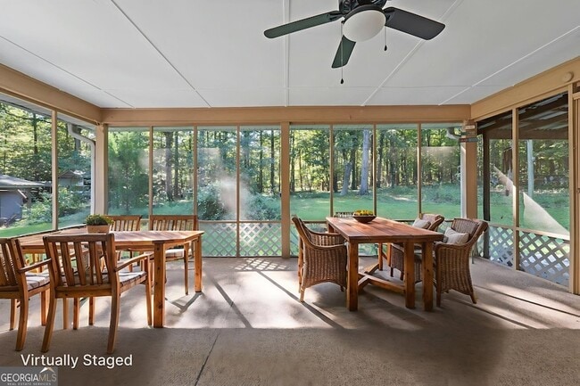 Building Photo - 127 Circle H Dr