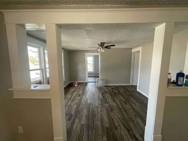 Building Photo - Beautiful Tulsa Home