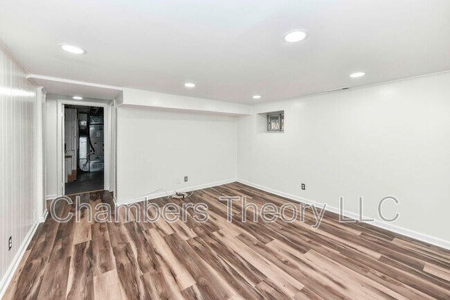 Building Photo - 3057 S Buchanan St