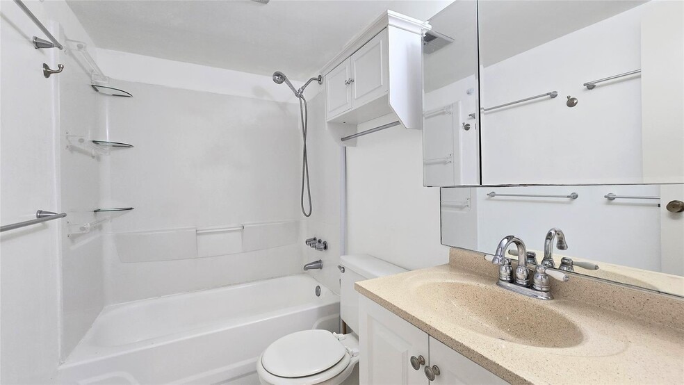 Building Photo - 8421 Lagos de Campo Blvd