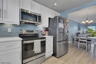 Building Photo - 2121 Collier Ave