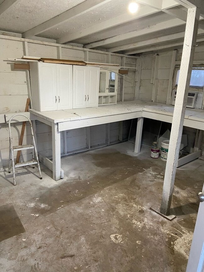 Building Photo - 2 Bed / 1 Bath House in Quiet West Salem Hills!!!