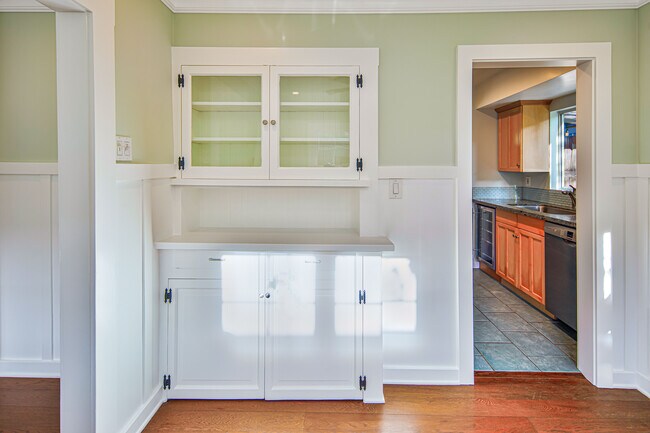 Building Photo - 240 Ashland Ave