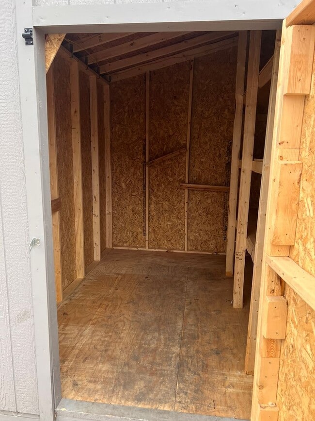 Building Photo - 2 bedroom home in Boone, fenced in yard, great for families!