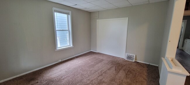 Building Photo - AVAILABLE JUNE - 4 Bed 1 Bath Located In East Hillside