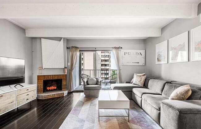 Building Photo - Luxurious 2 Bed, 2 Bath Condo with Stunning Views in Governor's Park!