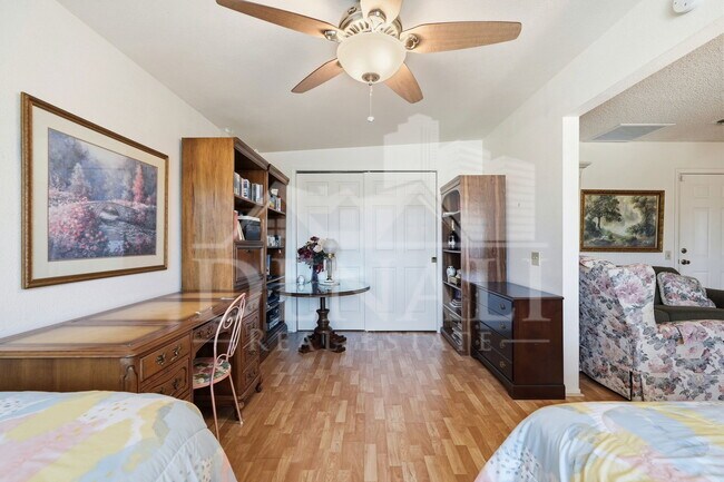 Building Photo - 9807 W Mockingbird Dr