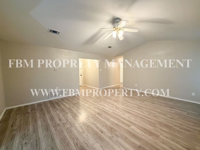 Building Photo - 3008 View Ln