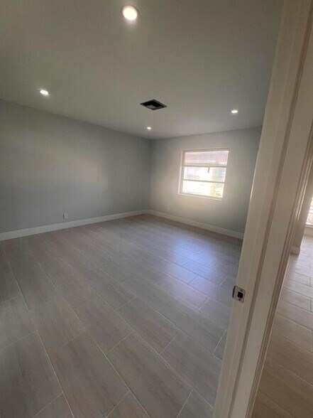 Building Photo - 1051 Orange Ter