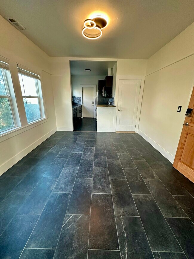 Building Photo - 444 40th St